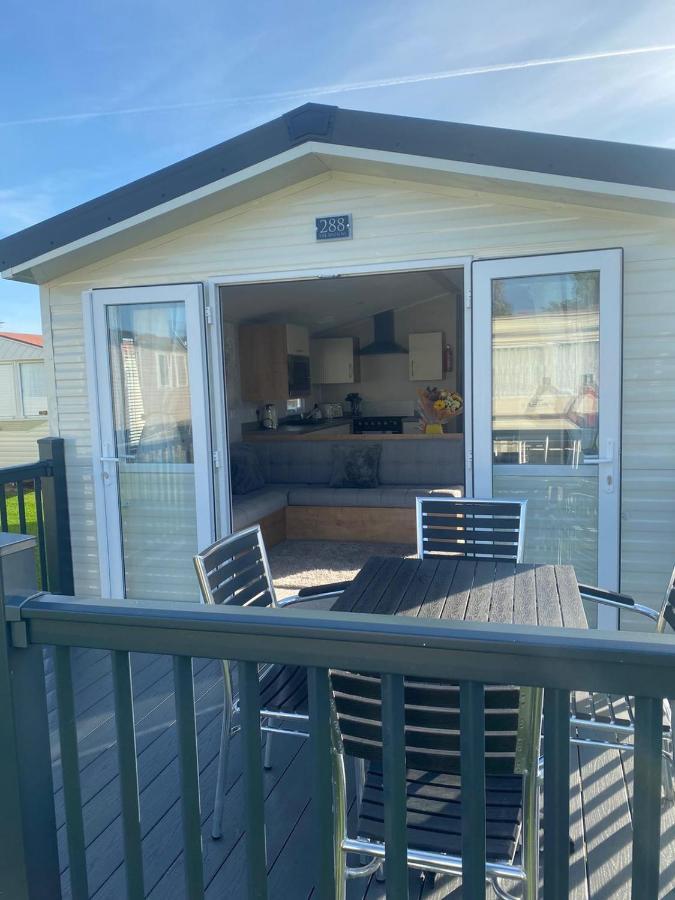 Modern 3 Bedroom Caravan Near The Beach Walton-on-the-Naze Exterior photo