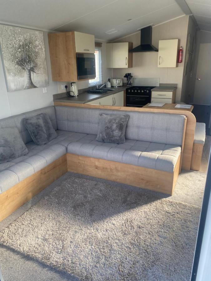 Modern 3 Bedroom Caravan Near The Beach Walton-on-the-Naze Exterior photo