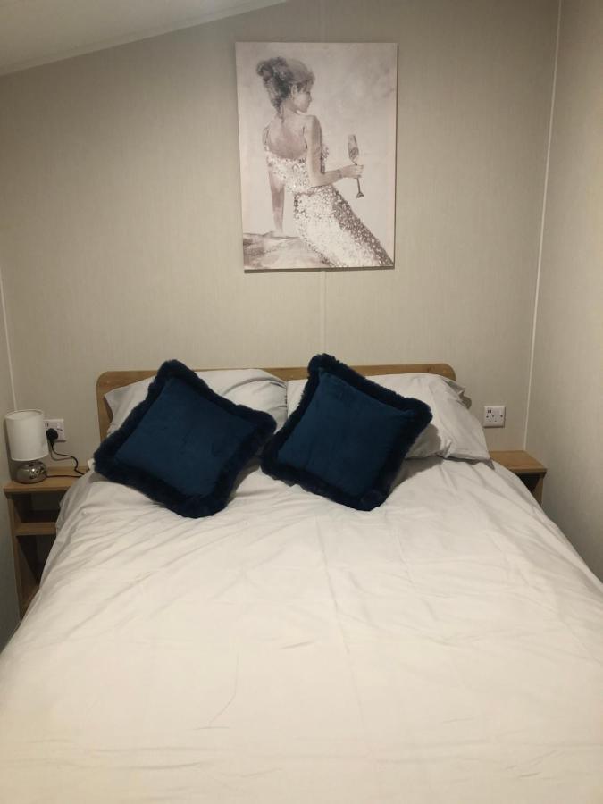 Modern 3 Bedroom Caravan Near The Beach Walton-on-the-Naze Exterior photo