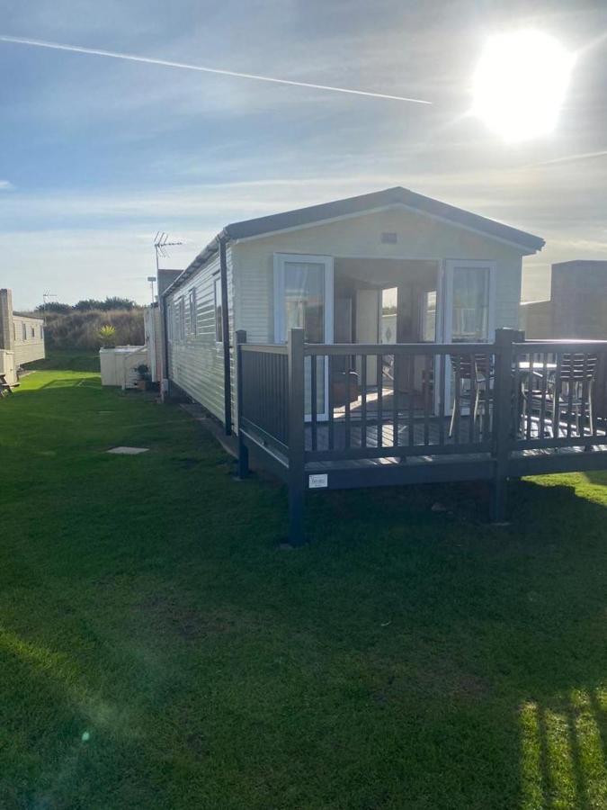 Modern 3 Bedroom Caravan Near The Beach Walton-on-the-Naze Exterior photo